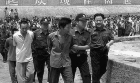 大案实录：1981年吉林男子调戏同事妻子被当众扇巴掌，持枪杀害19人