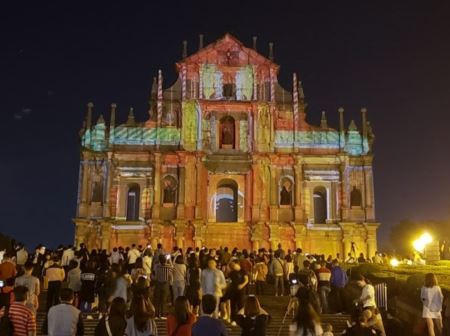 澳门灯光秀惊艳夜空，庆祝澳门回归20周年，全城亮灯