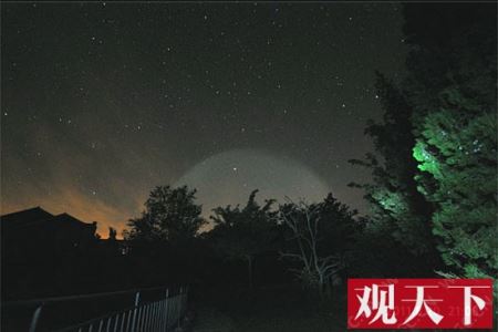 专家深度解析：夜空“气泡云”是重大UFO事件？