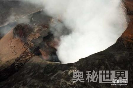 崩裂的火山口