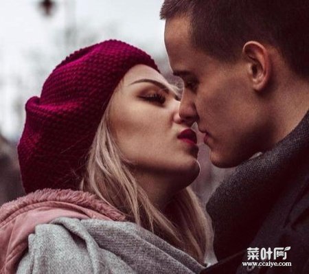 三个50岁的女人告诉你：中年夫妻，婚姻里还有爱情嘛？