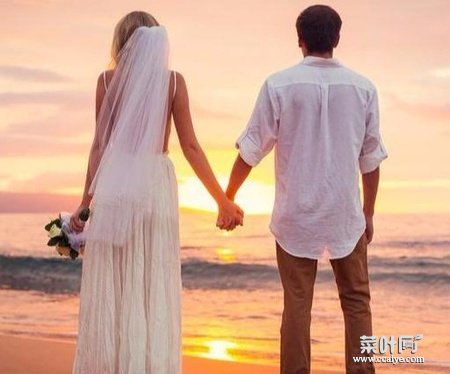 三个50岁的女人告诉你：中年夫妻，婚姻里还有爱情嘛？