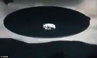 马来西亚惊现巨大UFO 原来只是恶作剧？