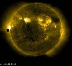 用来遮挡不明飞行物？NASA恒星照疑现诡秘黑方块