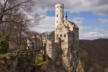 749705-1000-1457363087-Schloss_Lichtenstein_04-2010