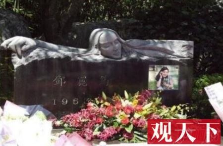 邓丽君死亡的原因解析,脸上现巴掌印(死后三次托梦)