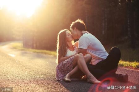 感情小课堂：怎么正确的追求女生，用肢体接触来塑造正常男女关系