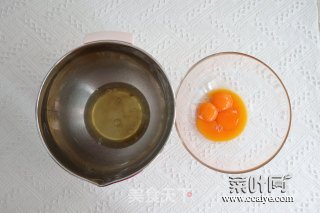 红丝绒奶盖卷的做法步骤：1