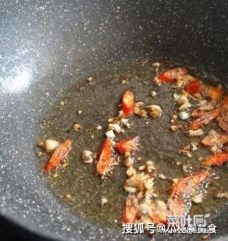 杏鲍菇炒芹菜营养价值高，常吃可以消食开胃、增强体质