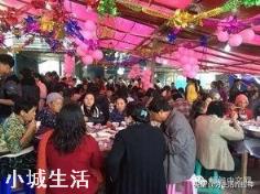 为什么有些农村人办酒席不愿去饭店，而是选择自家摆呢？