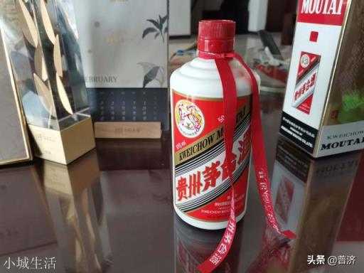 茅台酒瓶口两颗玻璃珠的作用是什么？