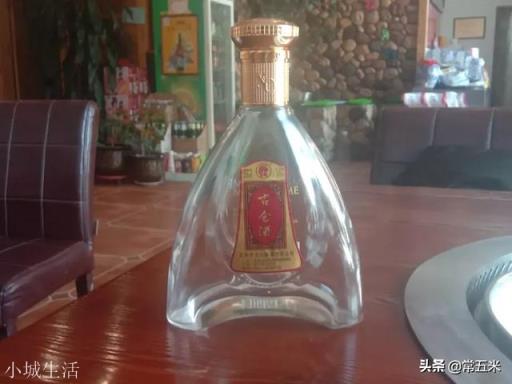 40岁左右的朋友聚会适合喝什么白酒？