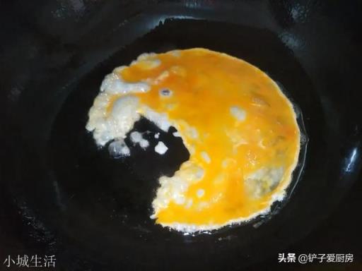 炒鸡蛋怎么做才没有腥味？