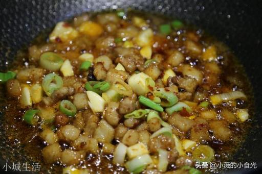 年夜饭或家庭聚餐，你们必吃的菜是什么？大家说说看？