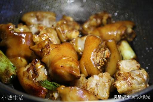 年夜饭或家庭聚餐，你们必吃的菜是什么？大家说说看？