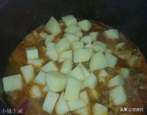 土豆炖牛肉是用熟牛肉吗？怎么做好吃？