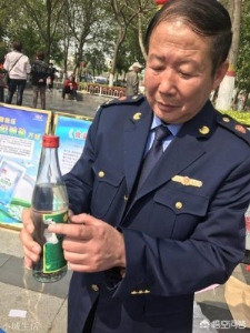 如何快速鉴别假酒？