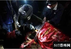 为什么棺材上要挂吃的，人死后领魂鸡为逝者招引灵魂/习俗传说