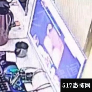 女店员睡着 恶男掏下体瞄准她脸自慰