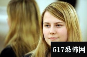 少女上学途中被抓走当8年性奴,逃走后嫌犯自杀,她崩溃重回地窟！