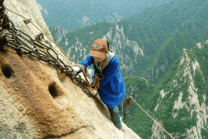 中国最危险的华山栈道，你敢去挑战一下吗？