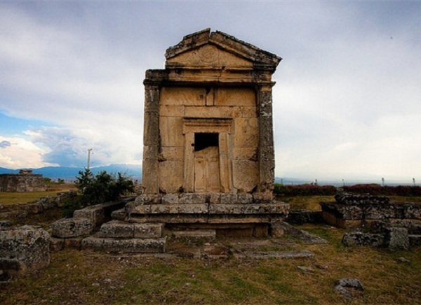 探索世界13处著名地狱之门--土耳其希拉波里斯古城(The Ploutonion at Hierapolis)遗址