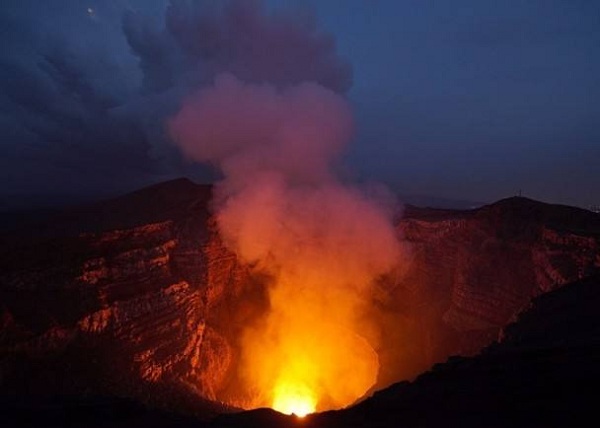 探索世界13处著名地狱之门--尼加拉瓜马萨亚火山(Masaya crater)