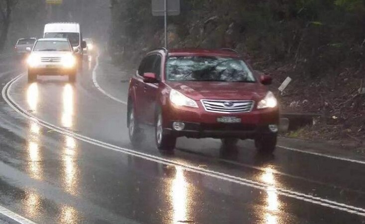 下雨天行车开什么车灯？下雨天开车灯技巧