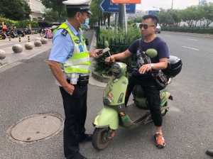 c1e驾驶证骑电动车闯红灯怎么处罚（开车经过陆良这些地方要注意了）