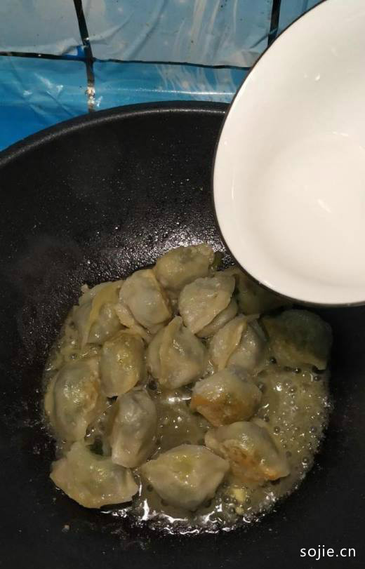 怎样做美味的黑芝麻煎饺？